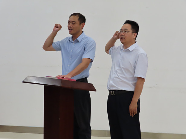 区十八届人大常委会召开第22次会议