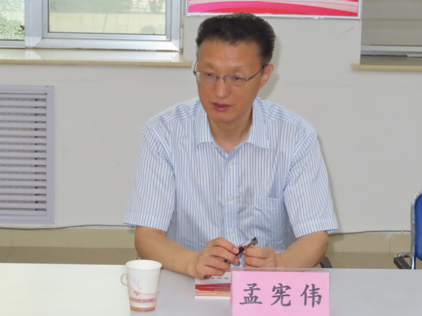 区人大常委会主任孟宪伟带队调研老旧小区加装保温层后房屋漏水问题