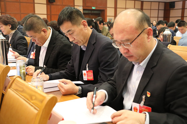 济南市槐荫区第十八届人民代表大会第四次会议隆重开幕