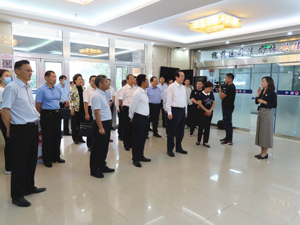 市人大常委会殷鲁谦主任到槐荫区集中联系市人大代表,接待民情联络员