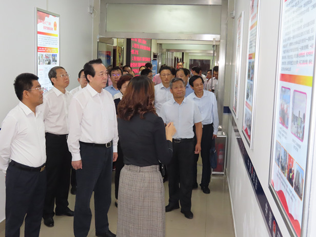 市人大常委会殷鲁谦主任到槐荫区集中联系市人大代表,接待民情联络员