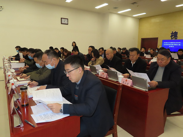 区十八届人大常委会召开第33次会议