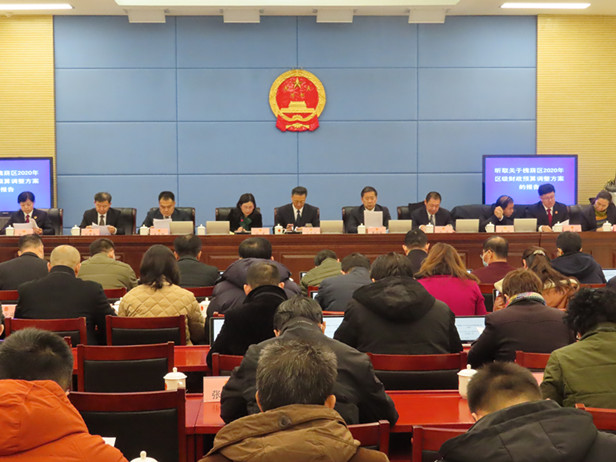 区十八届人大常委会召开第33次会议