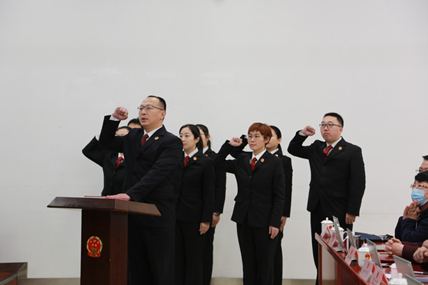区十八届人大常委会召开第33次会议