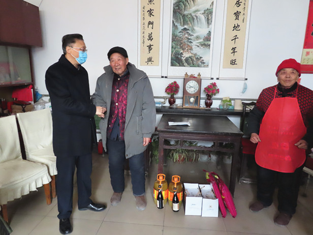 区人大常委会主任孟宪伟看望困难群众