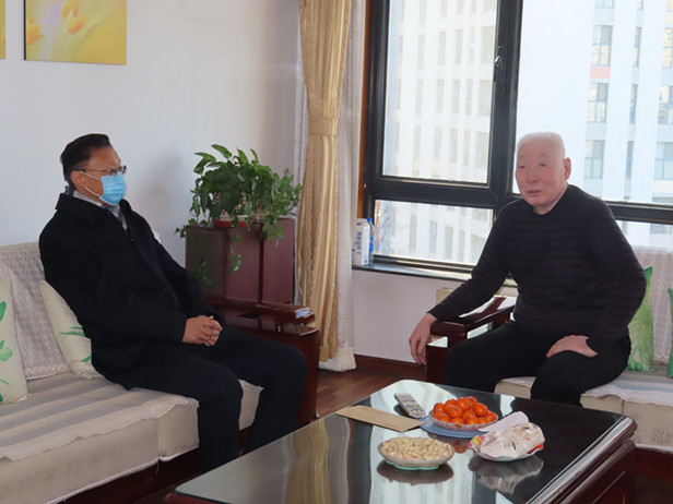 区人大常委会主任孟宪伟看望慰问离退休老干部