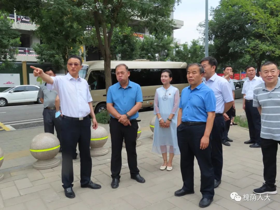区人大常委会视察全区城乡环境综合整治工作