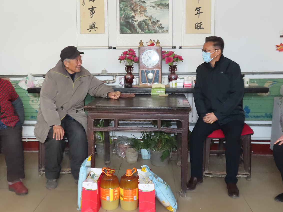 区人大常委会主任孟宪伟走访慰问困难群众