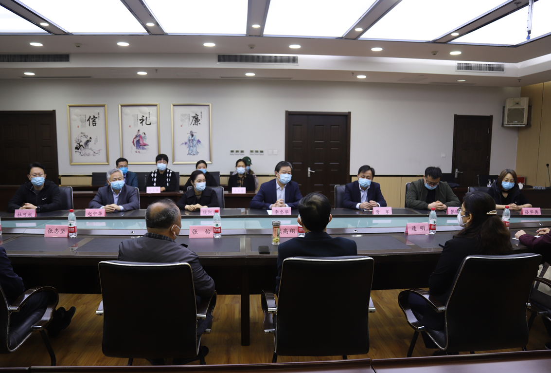 【民呼我应，代表有约】区人大常委会主任熊高翔带队走访慰问槐荫人民医院一线防疫医护人员