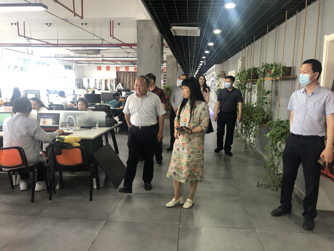 【民呼我应 代表有约】助力“文化兴” 专委在行动——区人大教科文卫委员会走访调研重点文化企业