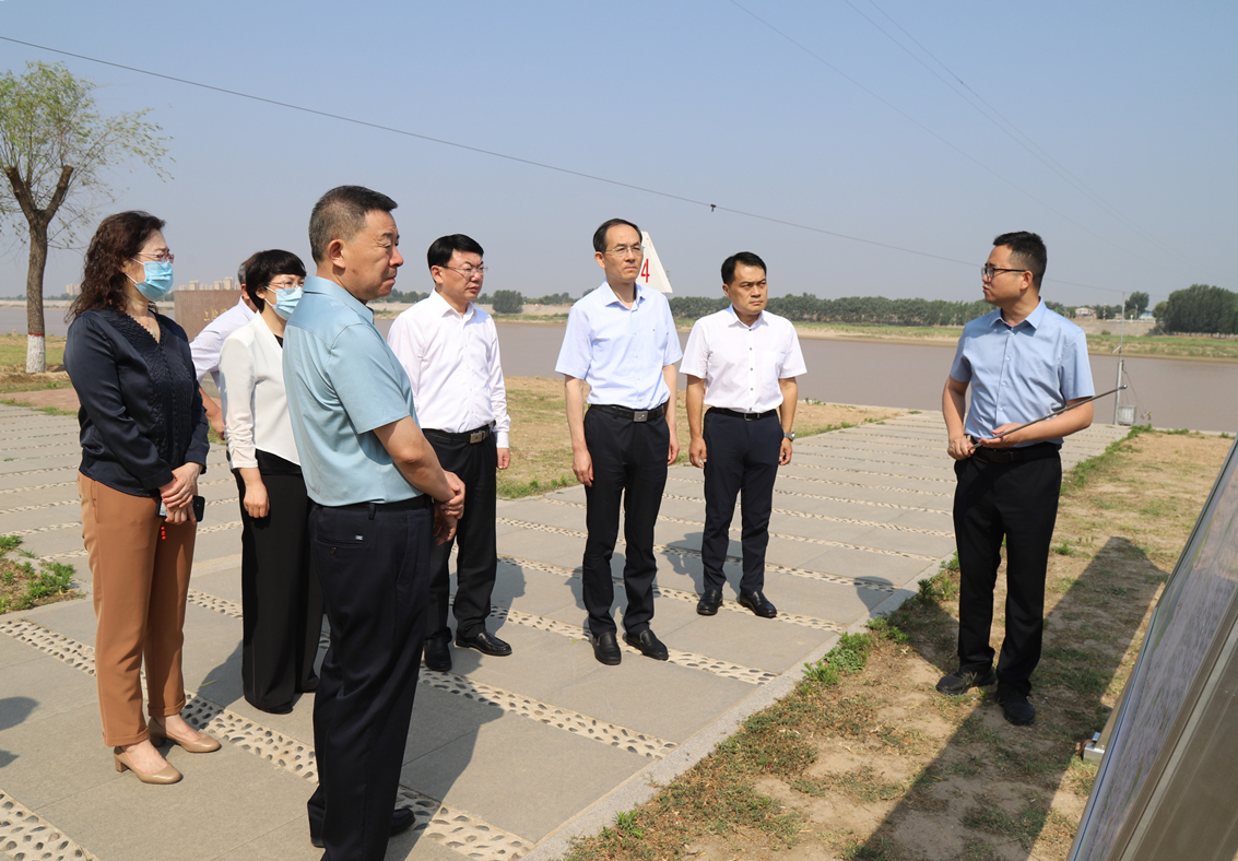 区人大常委会主任会议察看黄河防汛工作 听取全区《土地管理法》贯彻实施和防汛工作情况汇报