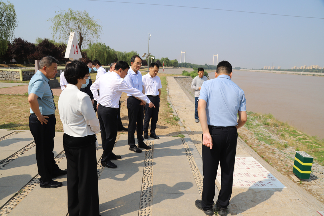 区人大常委会主任会议察看黄河防汛工作 听取全区《土地管理法》贯彻实施和防汛工作情况汇报