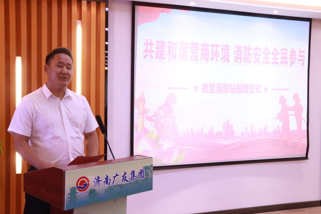 区人大常委会副主任陈锐参加微型消防站捐赠仪式