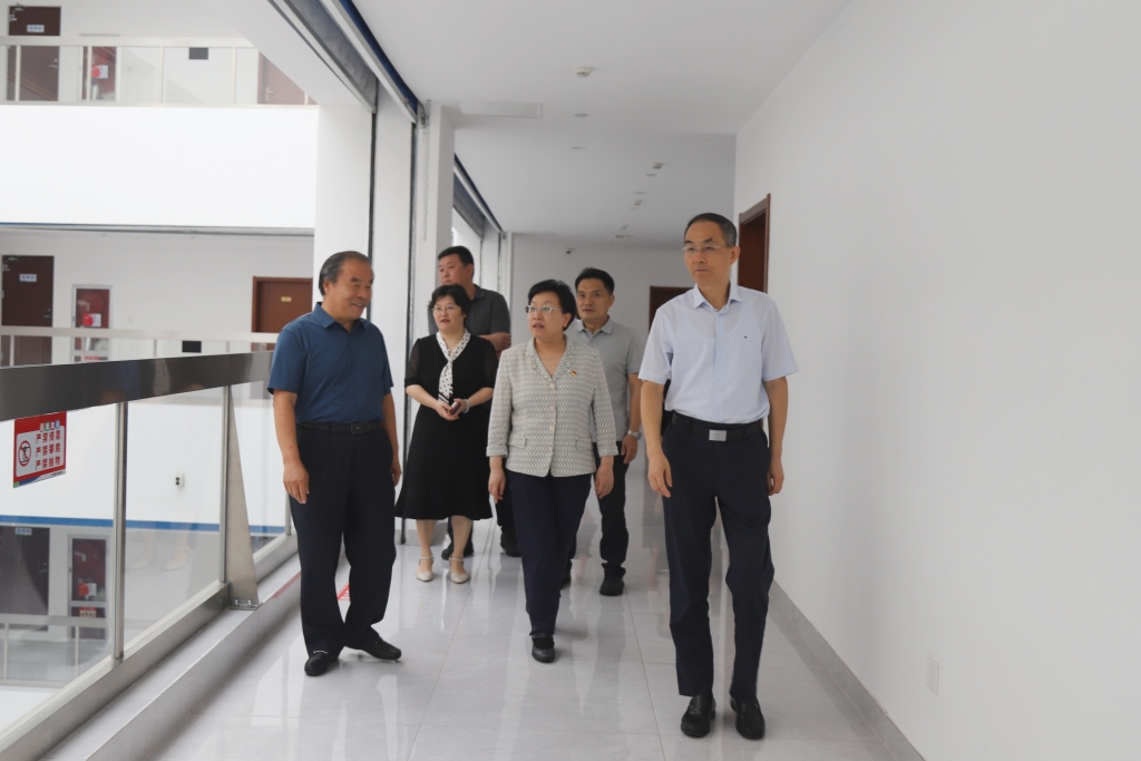 区领导看望慰问革命老区建设促进会工作人员