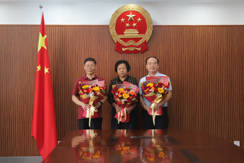 济南市槐荫区人大常委会机关举行干部荣誉退休仪式